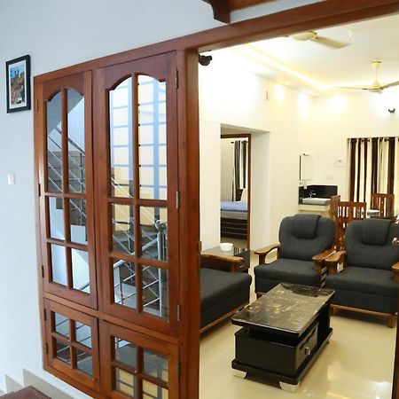 Down Town Holidays Thiruvananthapuram Екстер'єр фото